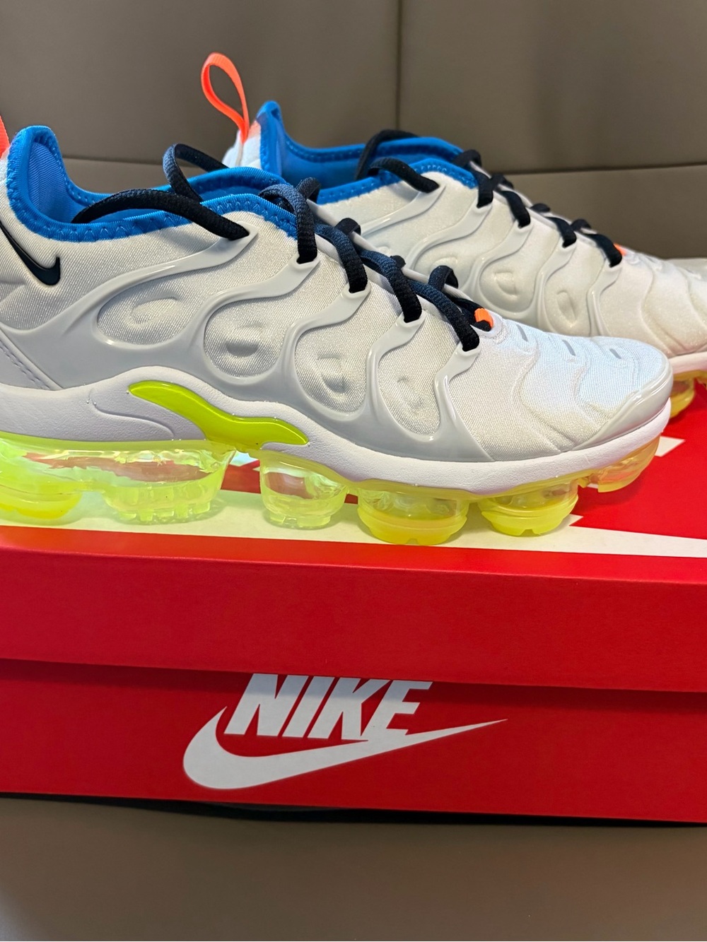 BNWB WOMEN'S NIKE AIR VAPORMAX PLUS RUNNING #DQ4695 001 PHOTON DUST/BLACK US 6.5